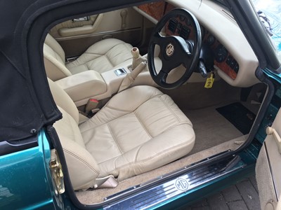 Lot 23 - 1993 MG R V8