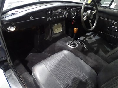 Lot 43 - 1971 MG B GT